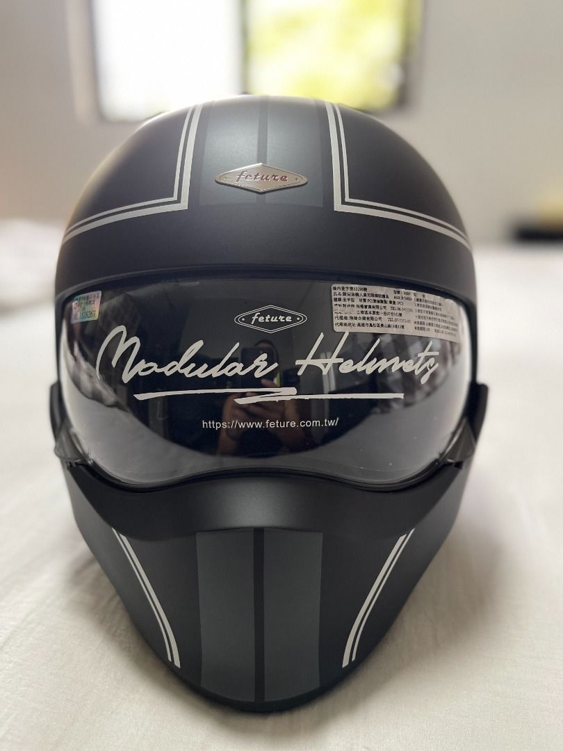 RUSH SALE: Modular Vintage Style Helmet (Category: Helmets and other Riding Gears) located in Taguig. Submitted by vestie872 (Listing ID 1444200029, Image 2). Description: - Modular helmet with a vintage aesthetic - Matte black finish with silver and grey racing stripe details - Clear visor for unobstructed vision - Ideal for motorcycle riders seeking style and functionality - Available for a limited time (rush sale) Brand new but without box Bou