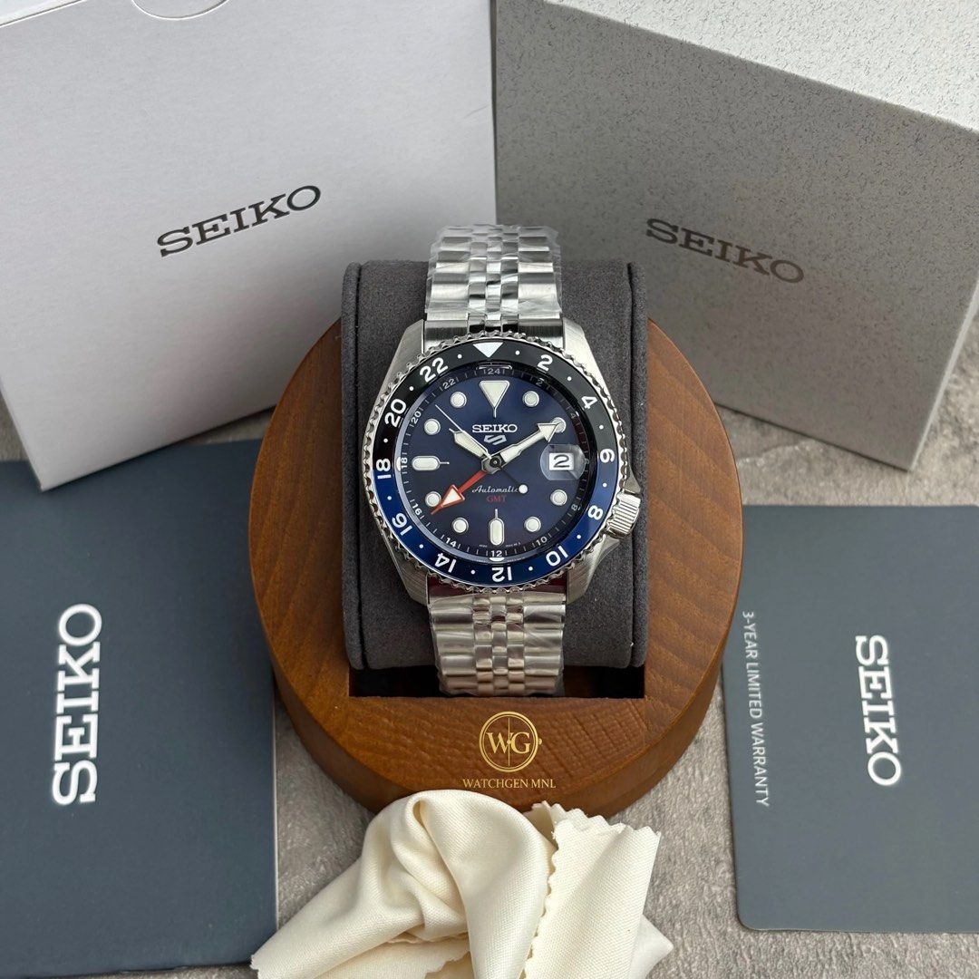 Seiko Batman SSK003K1 SSK003 (Category: Men's Watches) located in Manila. Submitted by drhanlie (Listing ID 1444189810, Image 3). Description: Seiko 5 Sports SSK003K1 | SSK003 ⌚️ SKX Sports Style GMT Batman A versatile Seiko 5 Sports GMT featuring a striking black dial paired with a blue and black 24-hour bezel, earning it the enthusiast nickname “Batman.” Inspired by the iconic SKX design, it combines everyday durability with practical dual-time
