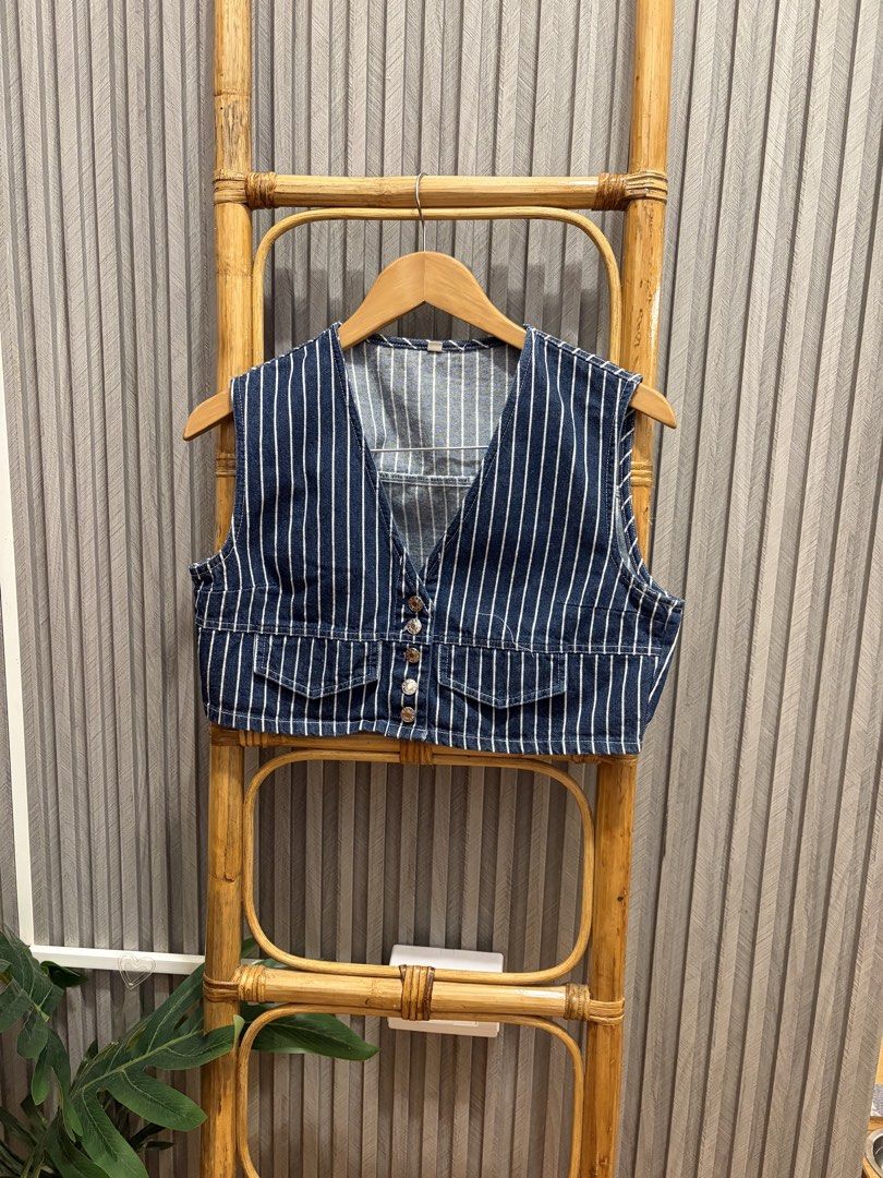 SHEIN Denim Striped Cropped Vest (Category: Sleeveless) located in Las Pinas. Submitted by nikkiregs (Listing ID 1444208697, Image 1). Description: SHEIN denim vest. Dark blue with white stripes. Cropped length, V-neck, button front, 2 chest pockets. Size S. Great for layering. Payment via GCASH or GoTyme only. No COD..