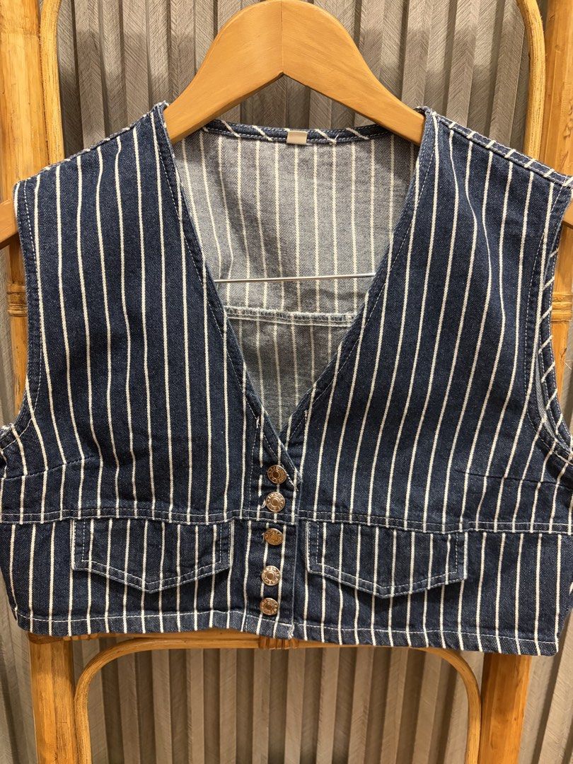 SHEIN Denim Striped Cropped Vest (Category: Sleeveless) located in Las Pinas. Submitted by nikkiregs (Listing ID 1444208697, Image 3). Description: SHEIN denim vest. Dark blue with white stripes. Cropped length, V-neck, button front, 2 chest pockets. Size S. Great for layering. Payment via GCASH or GoTyme only. No COD..