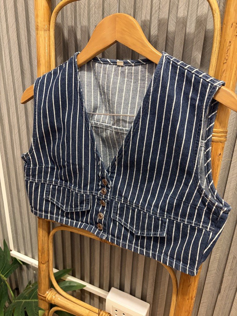 SHEIN Denim Striped Cropped Vest (Category: Sleeveless) located in Las Pinas. Submitted by nikkiregs (Listing ID 1444208697, Image 2). Description: SHEIN denim vest. Dark blue with white stripes. Cropped length, V-neck, button front, 2 chest pockets. Size S. Great for layering. Payment via GCASH or GoTyme only. No COD..