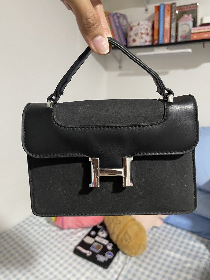 Small Black Leather Shoulder Bag (Category: Shoulder Bags) located in Mandaluyong City. Submitted by ynsbf (Listing ID 1444248278, Image 1). Description: - Small and compact - Can fit keys, cellphone and wallet - Perfect for every outfit! Issue: has white spots but can be wiped or washed off due to storage 💗 Got this from Shein RFS: Too small for my liking.