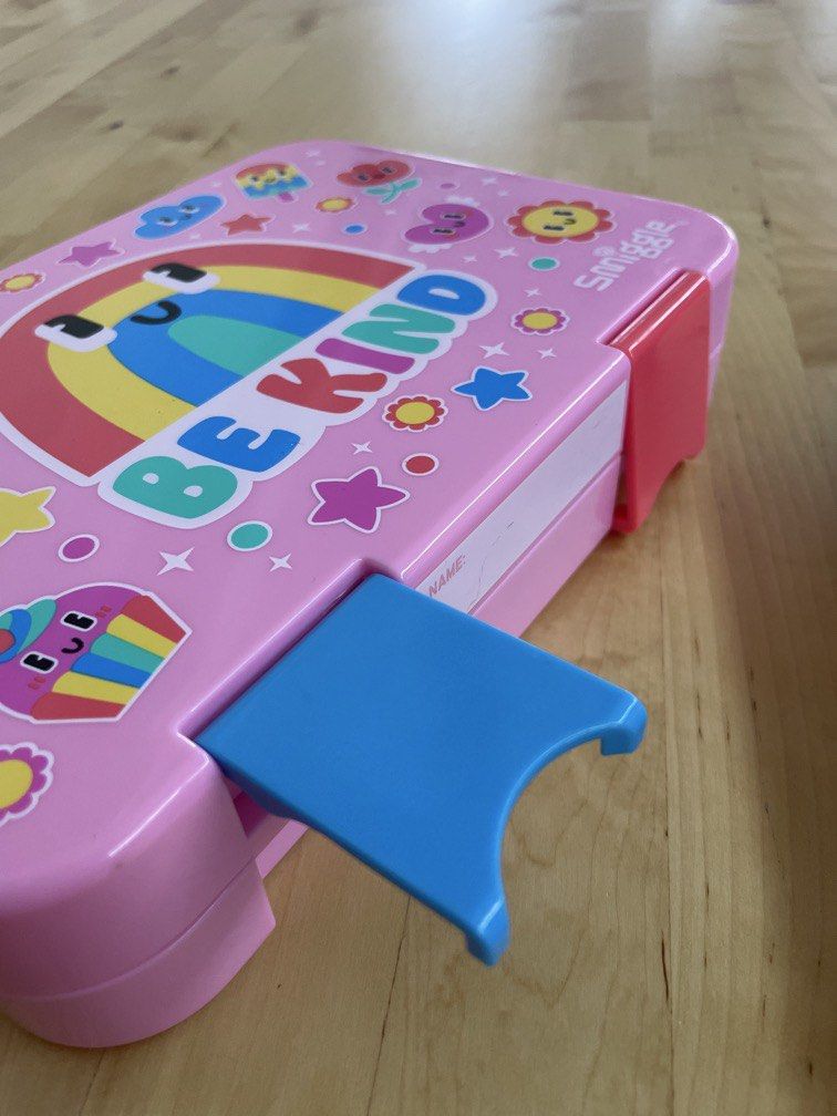 Smiggle L size lunchboxes (Category: Food Organisation & Storage) located in Singapore. Submitted by reui24 (Listing ID 1444116839, Image 2). Description: Hardly used at all and in very good condition. .