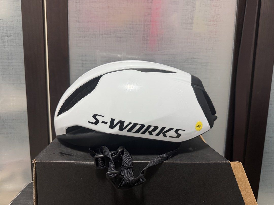 Sworks Evade 3 Helmet Large White (Category: Parts & Accessories) located in Singapore. Submitted by bigdaddy_notail (Listing ID 1444226070, Image 2). Description: - Specialized Evade 3 Helmet - Size: Large (round fits 58-62cm head circumference) - Color: White with black accents - Safety Feature: MIPS technology included - Weight: Approximately 330 grams - used for like 5 times only, almost new..