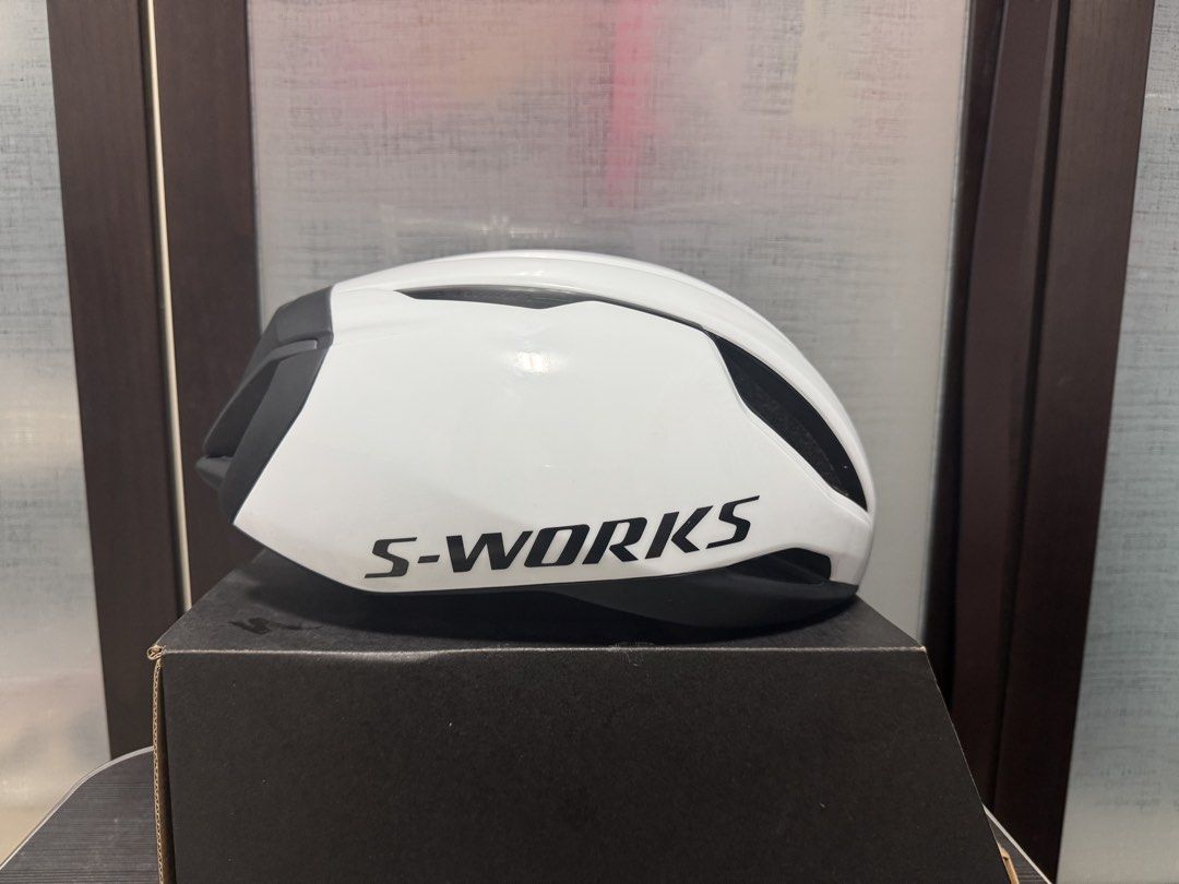 Sworks Evade 3 Helmet Large White (Category: Parts & Accessories) located in Singapore. Submitted by bigdaddy_notail (Listing ID 1444226070, Image 3). Description: - Specialized Evade 3 Helmet - Size: Large (round fits 58-62cm head circumference) - Color: White with black accents - Safety Feature: MIPS technology included - Weight: Approximately 330 grams - used for like 5 times only, almost new..
