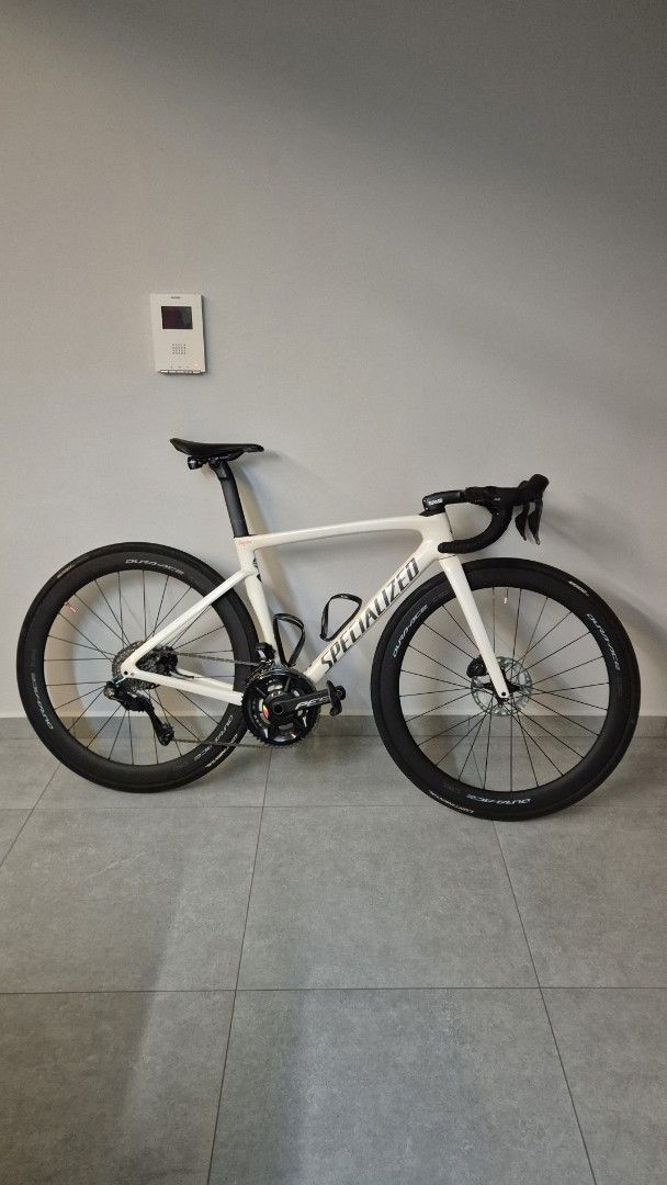 Specialized Tarmac Sl7 (Category: Bicycles) located in Singapore. Submitted by eatmybangsai (Listing ID 1444283437, Image 1). Description: Specialized Tarmac Sl7 Frameset 2022,Size 52,Authentic Enve SES Aero Pro one-piece, Authentic handlebar-420/100 K-edge Enve wahoo mount Ultegra di2 r8170 groupset 12 speed 52/34t Chainring, cassete 30-12 Dura Ace C50 wheelset Continental Grand Prix 5000 28mm tires. Pes P515 powermetre crank-165mm Shimano Pro S