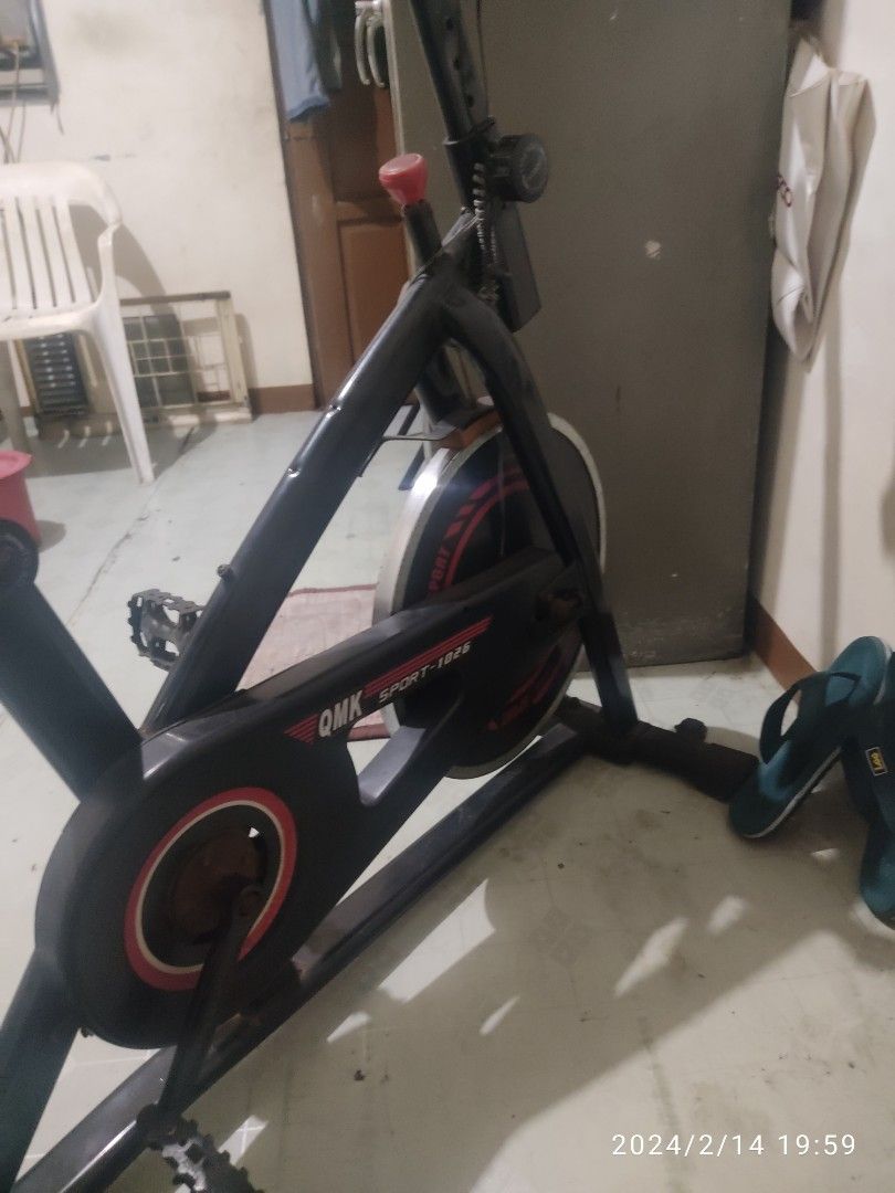 Spin Bike and Ab Roller/Push-up Board Set (Category: Cardio & Fitness Machines) located in Manila. Submitted by spag21 (Listing ID 1444127437, Image 1). Description: - Spin bike for your home gym - Includes ab roller, push-up board, and resistance bands - Ideal for a complete home workout setup - Pick up only.