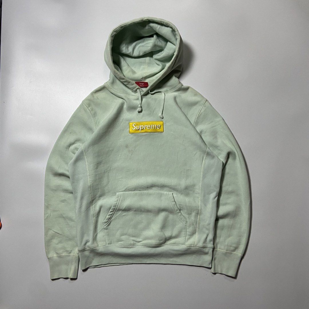 SUPREME BOX LOGO (Category: Luxury Apparel) located in Dueñas. Submitted by d1gidoll (Listing ID 1444286403, Image 1). Description: NEED REWASH ONLY 23x 27 Excellent .