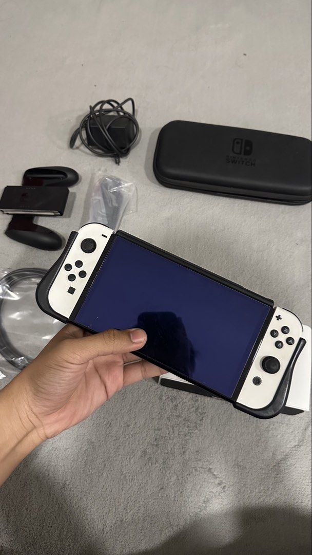 Switch Oled Fullset (Category: Nintendo) located in Bangi. Submitted by farisalimipp (Listing ID 1444279349, Image 3). Description: Switch oled fullset, tambah 50 saya bagi satu game.