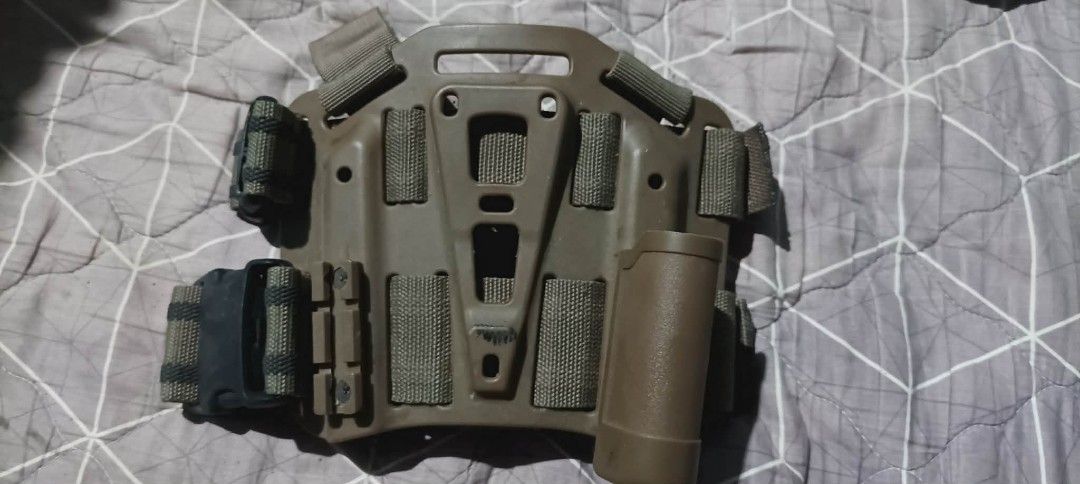 Drop leg holster platform and Knee Pads Set (Category: Other Sports Equipment and Supplies) located in Caloocan City. Submitted by aquasaurus (Listing ID 1444238661, Image 2). Description: - Tactical vest with multiple pouches - Includes drop-leg holster - Comes with a pair of padded knee pads - Adjustable straps for a comfortable and secure fit - Knee pads provide solid protection - Ideal for airsoft games or tactical training.