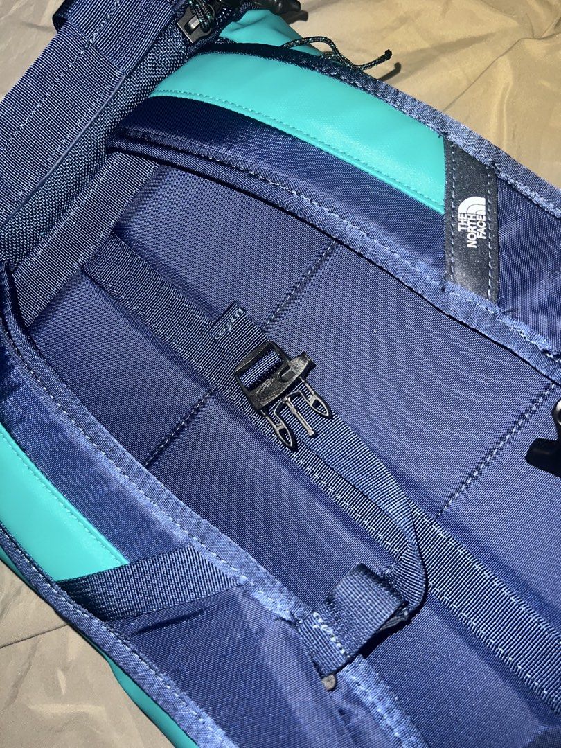 The North Face Base Camp Fuse Box Backpack Teal Navy (Category: Backpacks) located in Makati City. Submitted by hiwawie (Listing ID 1444258133, Image 3). Description: The North Face Base Camp Fuse Box Colorway: Teal / Navy SRP: ₱6,490 Selling for: ₱3,400 ✅ Pristine condition ✅ Barely used ✅ Spacious main compartment + multiple pockets ✅ Perfect for work, gym, and daily carry ✅ Durable material for everyday use (rugged Base Camp fabric) ✅ Comforta