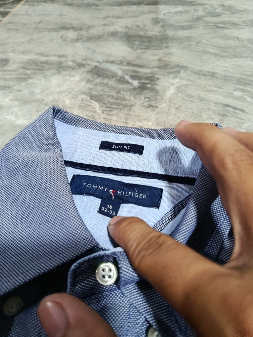 Tommy Hilfiger button down long sleeve (Category: Formal Shirts) located in Prosperidad. Submitted by basicdept07 (Listing ID 1444240066, Image 3). Description: complete tags 19×29 9.5 cr need wash.