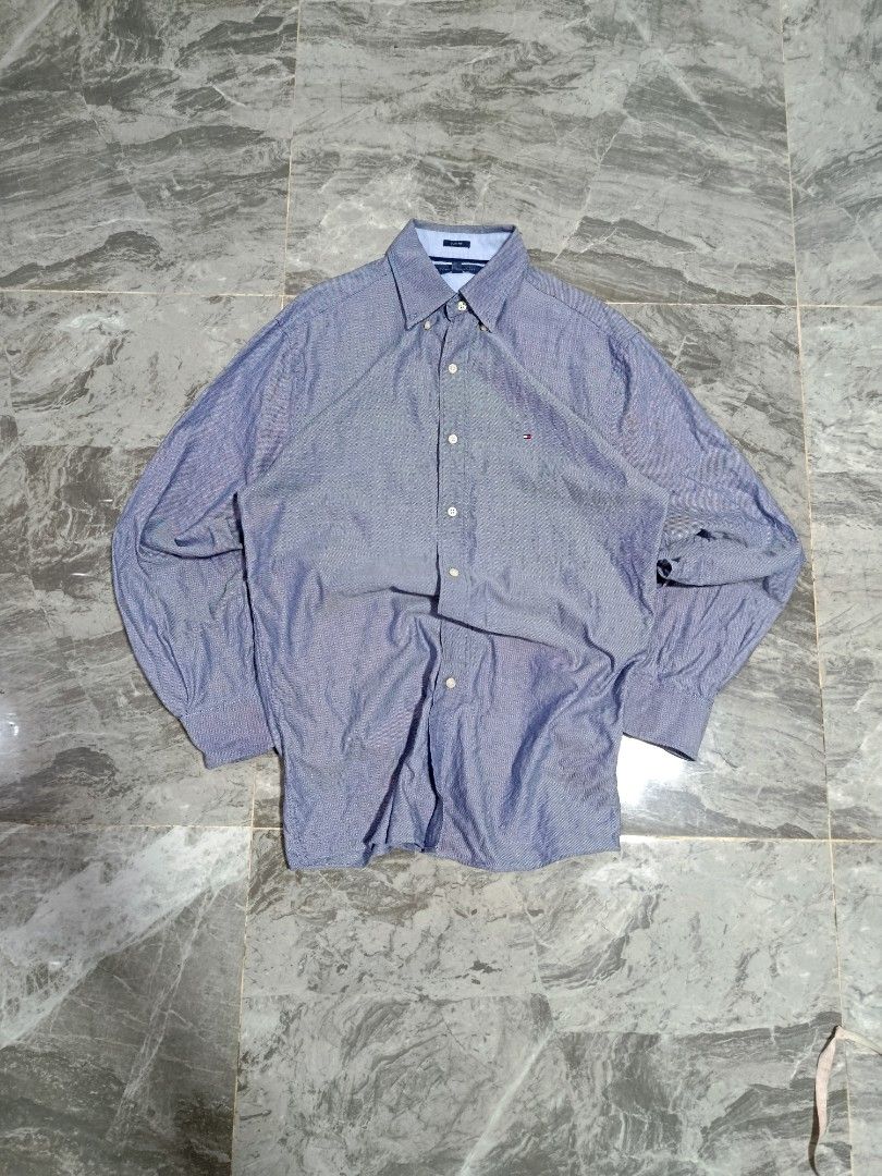 Tommy Hilfiger button down long sleeve (Category: Formal Shirts) located in Prosperidad. Submitted by basicdept07 (Listing ID 1444240066, Image 1). Description: complete tags 19×29 9.5 cr need wash.