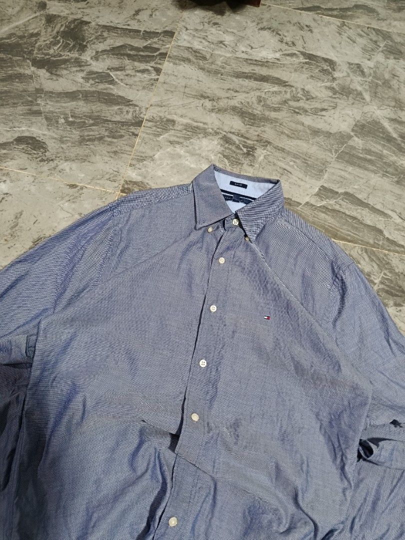 Tommy Hilfiger button down long sleeve (Category: Formal Shirts) located in Prosperidad. Submitted by basicdept07 (Listing ID 1444240066, Image 2). Description: complete tags 19×29 9.5 cr need wash.