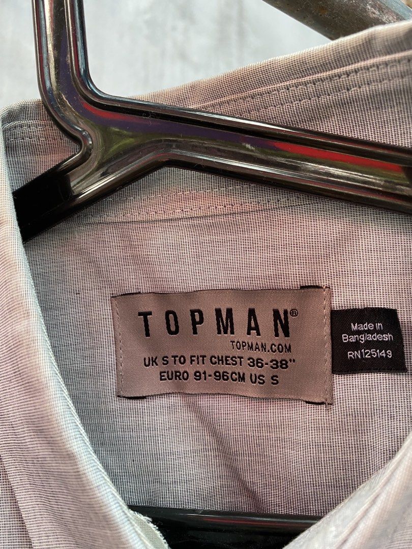 TOPMAN Grey Short Sleeve Button Up Shirt Size S (Category: Tshirts & Polo Shirts ) located in Quezon City. Submitted by maodg (Listing ID 1444249033, Image 2). Description: - Brand: TOPMAN - Color: Grey - Style: Short sleeve, button-up shirt - Features: Chest pocket - Origin: Made in Bangladesh - Size: S - Chest Fit: 36-38 inches - Occasion: Casual or smart casual wear - Condition: Please check photos for details Location: Scout area in Kamuning 