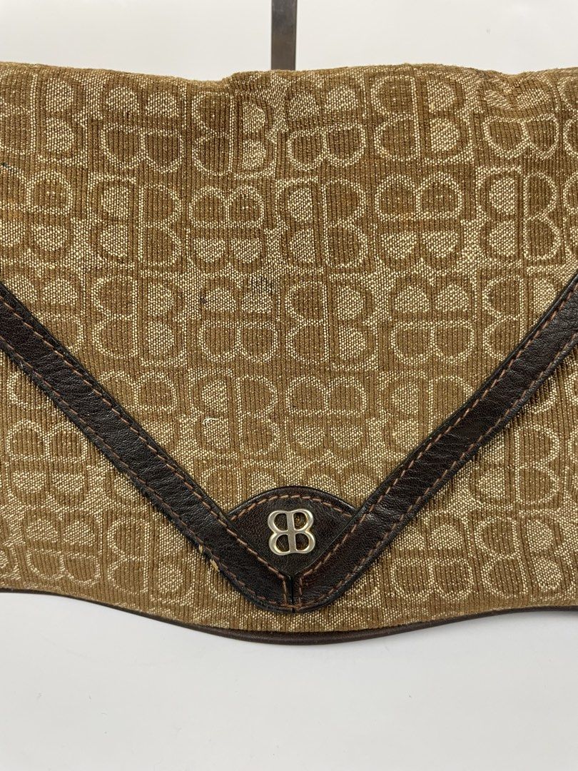 Vintage Balenciaga Monogram Chain Shoulder Bag (Category: Luxury Bags & Wallets) located in Taguig. Submitted by highlows (Listing ID 1444292273, Image 3). Description: Vintage Balenciaga Bag Issue sign of vintage nasa pic issue dm for more details!📥.
