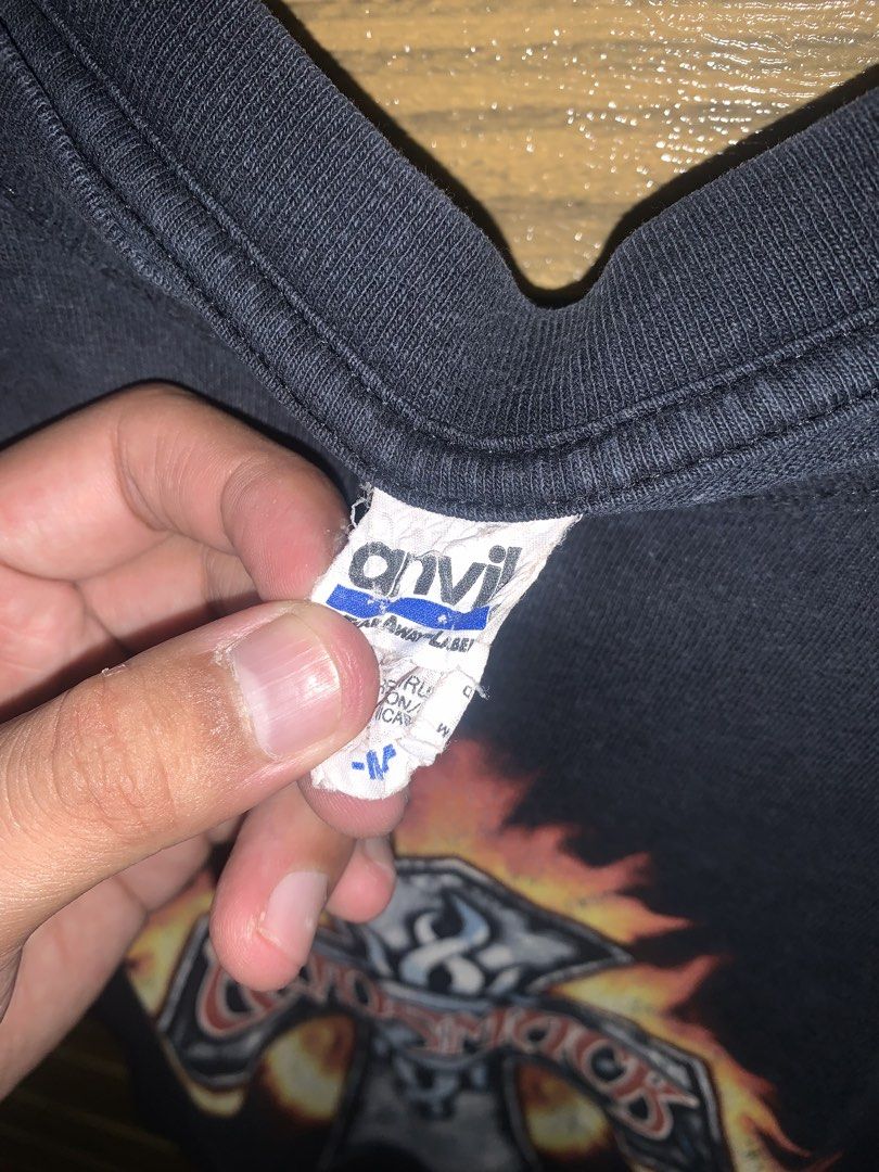 Vintage Godsmack blue anvil (Category: Tshirts & Polo Shirts ) located in Valenzuela. Submitted by Caloooy (Listing ID 1444227899, Image 2). Description: Vintage Godsmack blue anvil Cut sleeves Condition: 8.5/10 Size on tag: M Mine: 800+sf.