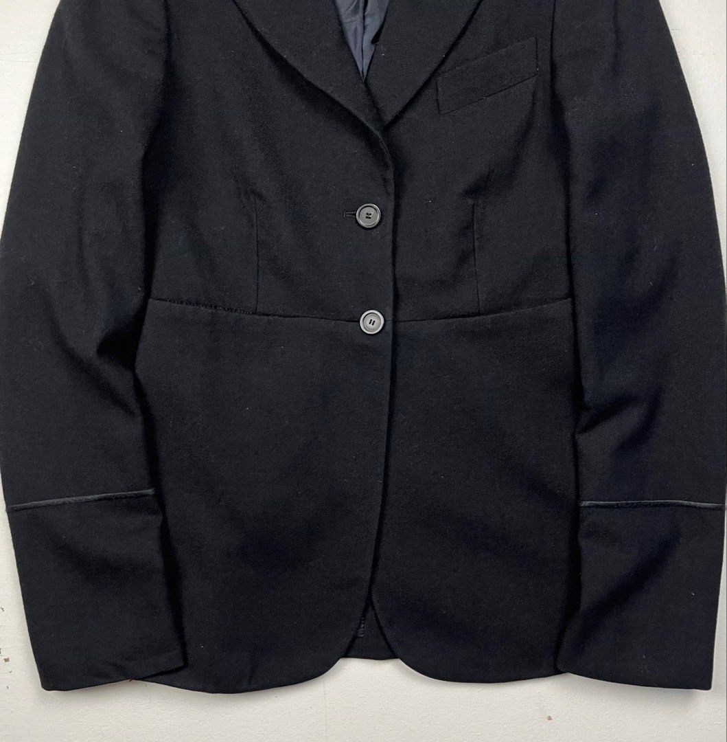 Vintage Gucci Early 2000s Seamed Wool Blazer (Category: Luxury Apparel) located in Quezon City. Submitted by forgarments (Listing ID 1444121981, Image 3). Description: Vintage Gucci Early 2000s Seamed Wool Blazer Excellent Condition Size: 38 Shoulder: 15 Inches Chest width: 16.5 Inches Waist: 14.5 Inches Sleeve: 25.5 Inches Length: 27 Inches This tailored black wool blazer from the early 2000s is a classic example of Gucci’s sleek aesthetic durin