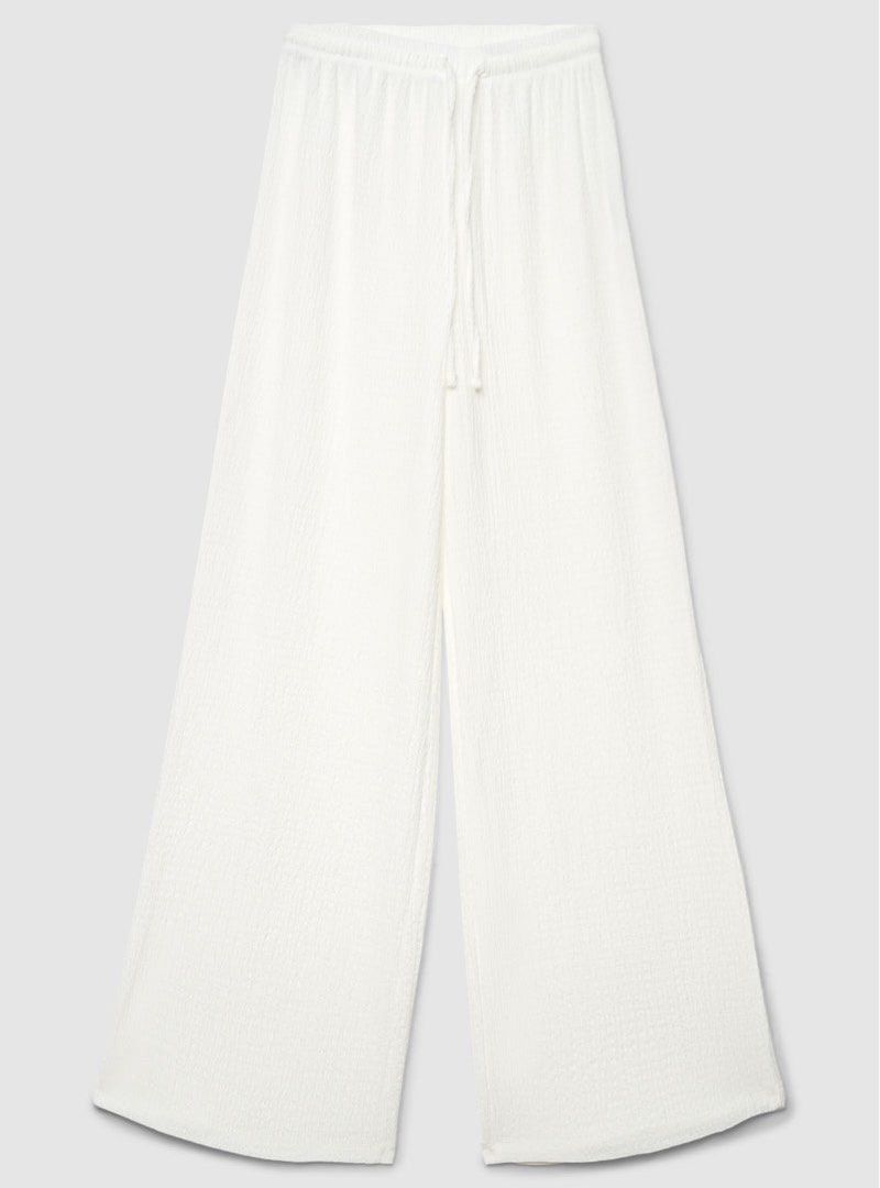 White Linen Blend Wide Leg Pants (Category: Other Bottoms) located in Quezon City. Submitted by clothes.sellllll (Listing ID 1442791307, Image 2). Description: SIZE: 40-43 waist, 40 inch length - NEVER WORN - Comfy white wide-leg pants - Feels like a linen blend - Elastic waistband with drawstring - Features side pockets - Ideal for lounging and casual wear.