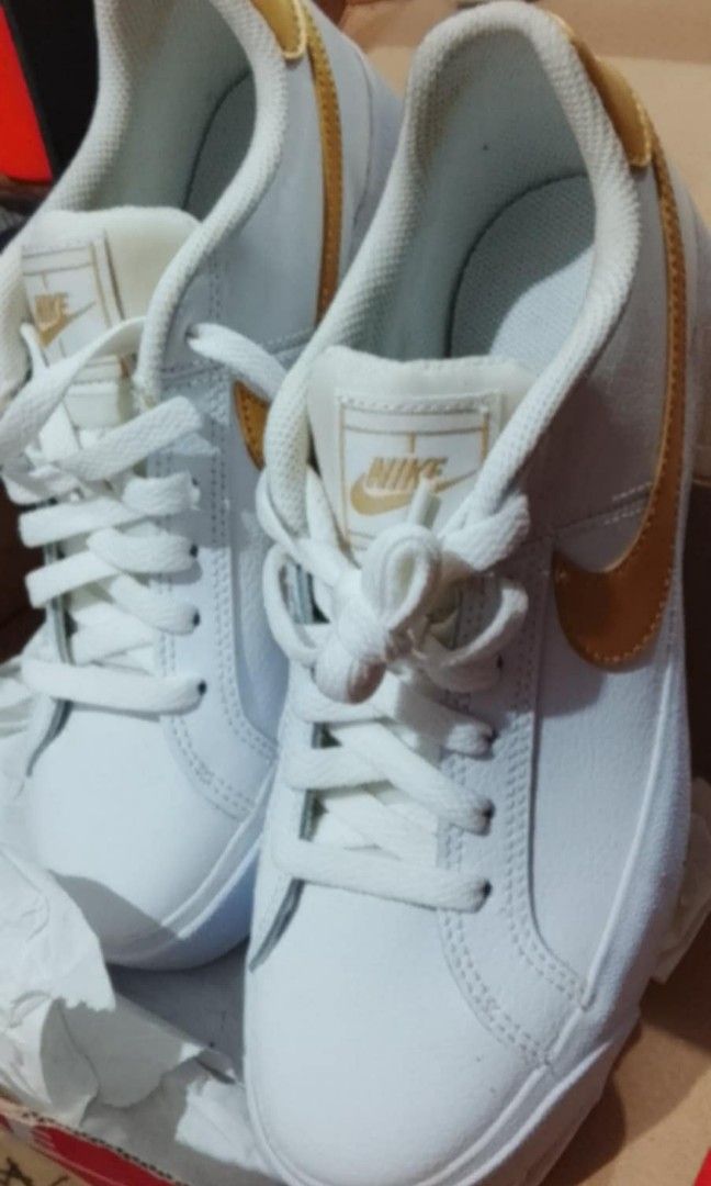 WMNS NIKE COURT ROYALE (Category: Sneakers) located in Manila. Submitted by katbeauty (Listing ID 1444191696, Image 2). Description: Unused need to dispose asap.