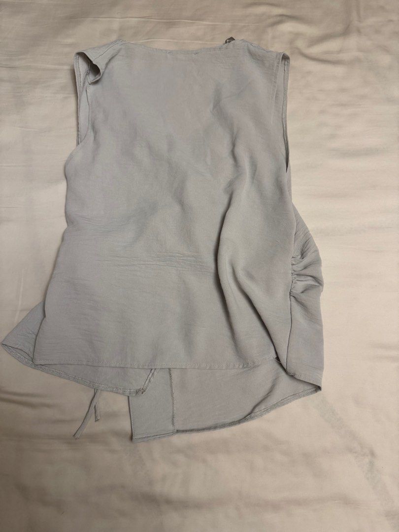 Zara crossover waistcoat top (Category: Sleeveless) located in Antipolo. Submitted by robmack (Listing ID 1444272417, Image 2). Description: .