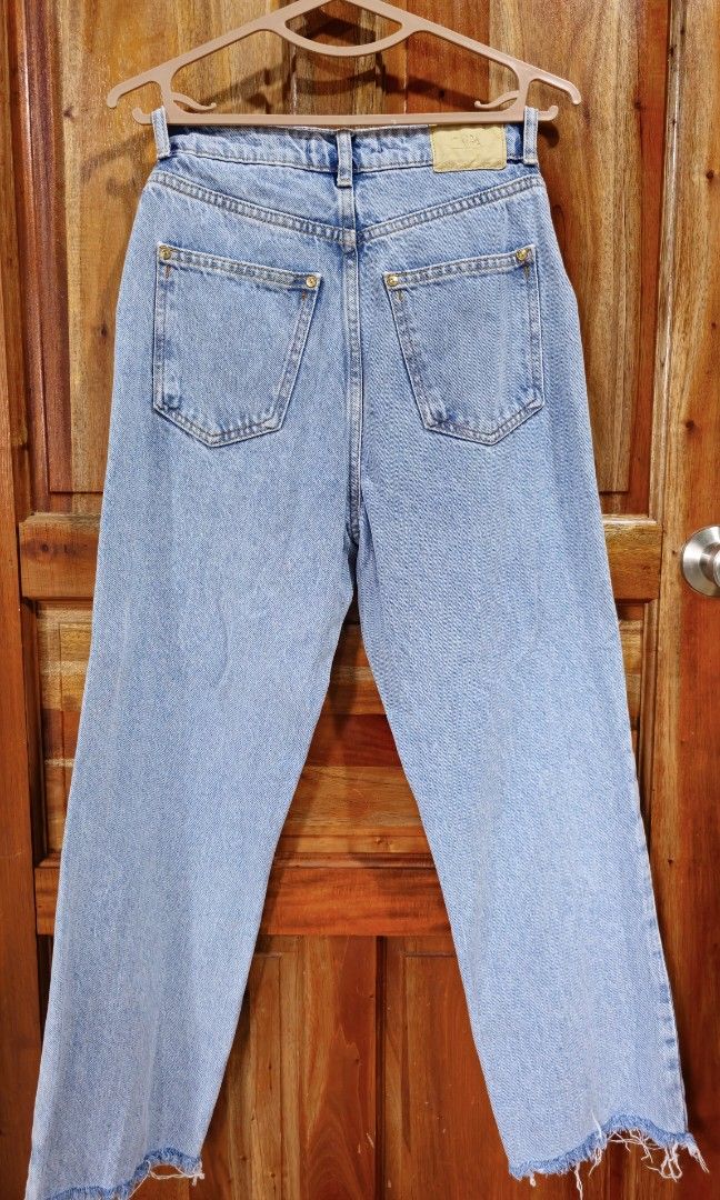 Zara Light Wash Straight Jeans Size 34 (Category: Jeans) located in Baguio. Submitted by catdeclutters (Listing ID 1444191641, Image 2). Description: Orig Size 34 on tag Waist 27 inches, can fit 26 Length 36.5 inches Lp + sf 65 j&t.