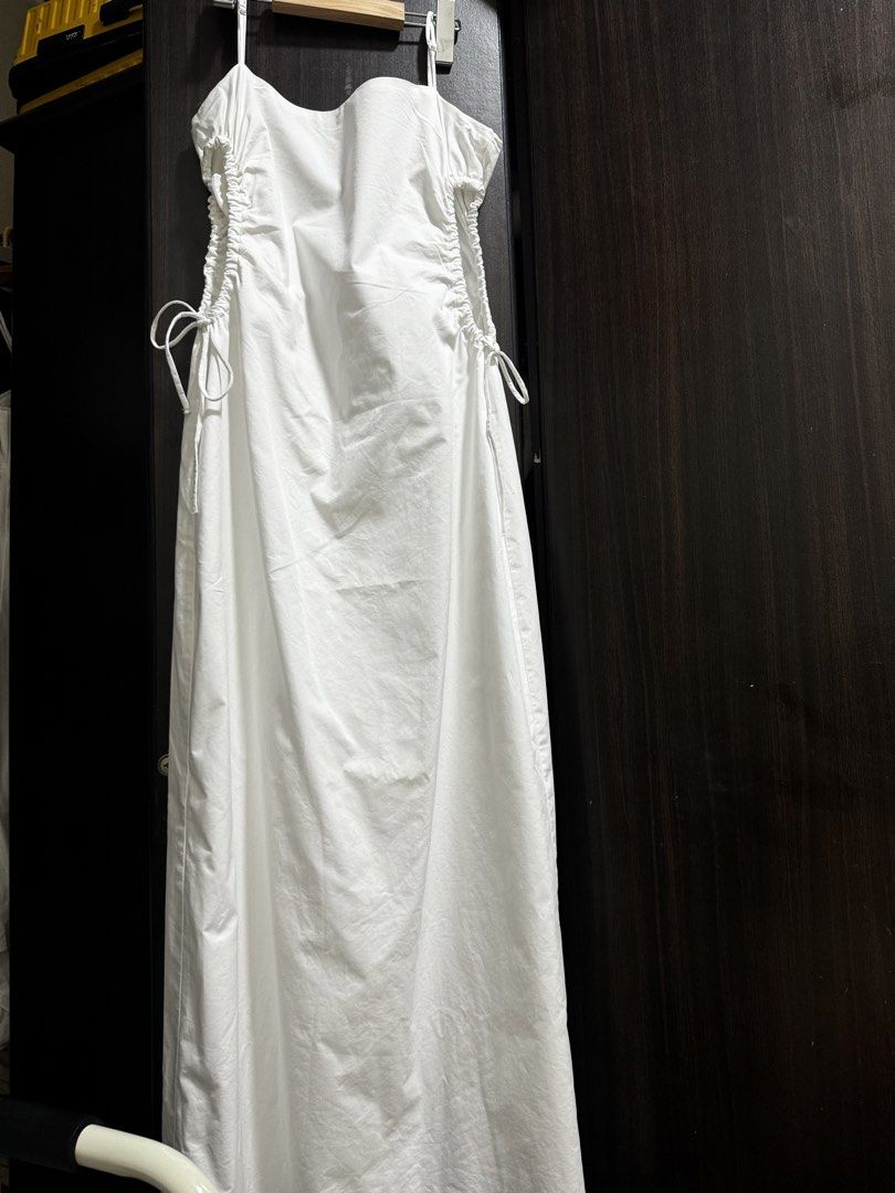 Zara White Ruched Side Midi Dress (Category: Dresses) located in Quezon City. Submitted by mimi.ang08 (Listing ID 1444277006, Image 1). Description: - White midi dress from Zara - Features ruched sides with adjustable tie details - Delicate spaghetti straps - Ideal for summer outings or casual events - Made in Morocco - Size: EUR 5 / US 5 / MEX 26.