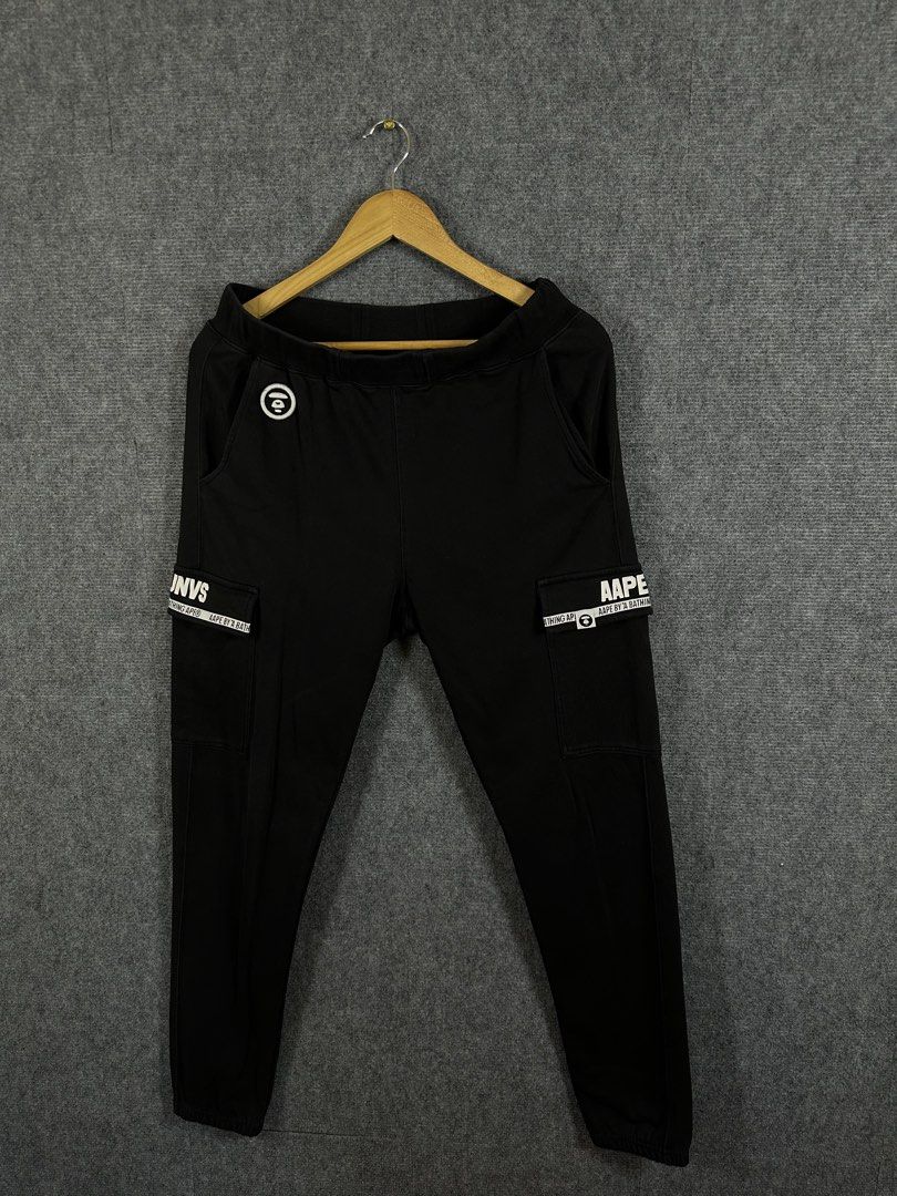 A Bathing Ape (Category: Joggers) located in Daet. Submitted by kevsquintela (Listing ID 1444358913, Image 1). Description: A Bathing Ape 🖤🤍🖤 Size - 32 - 34 Length - 39 Excellent CR 9.5 .