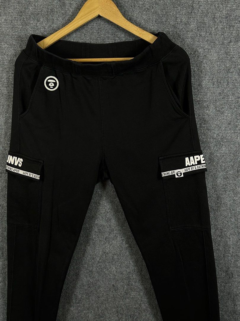 A Bathing Ape (Category: Joggers) located in Daet. Submitted by kevsquintela (Listing ID 1444358913, Image 3). Description: A Bathing Ape 🖤🤍🖤 Size - 32 - 34 Length - 39 Excellent CR 9.5 .