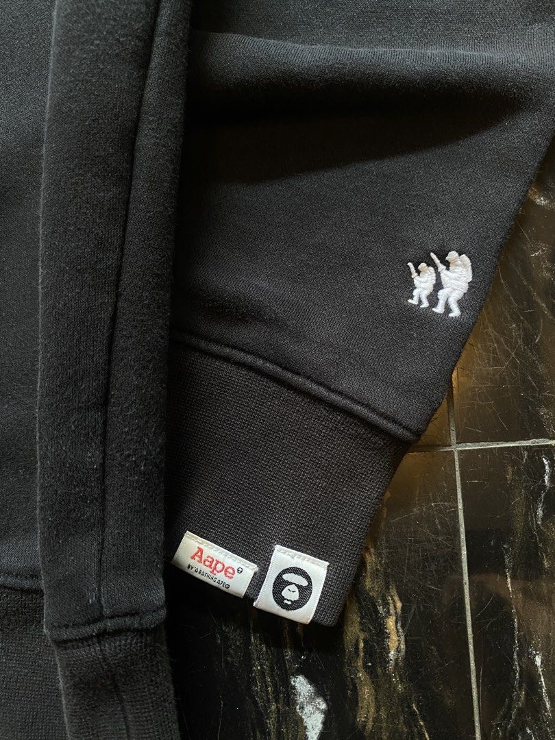 AAPE by A Bathing Ape Sweatshirt (Category: Coats, Jackets and Outerwear) located in Abucay. Submitted by ukaystream (Listing ID 1444395391, Image 3). Description: NEGOTIABLE‼️ Size: L Width: 24 Length: 27 Issue (s): None Condition: 9/10 Direct Personal Message for Offers Just Swipe for Other Details Washed and Ready to Wear We Can Ship Nation Wide‼️.