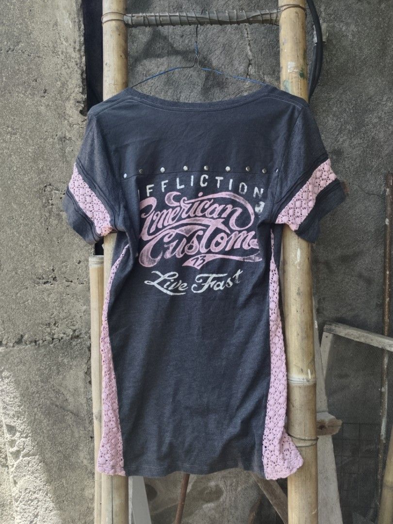 Affliction tshirt (Category: Activewear) located in Legazpi City. Submitted by genobecollectives (Listing ID 1444331382, Image 2). Description: Affliction tee 380 free ship 18 x 28 Very good condition Dm📩.