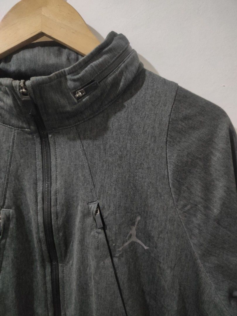 Air Jordan Toronto Hooded Jacket (Category: Coats, Jackets and Outerwear) located in Ozamiz City. Submitted by ukaygrails (Listing ID 1444035468, Image 3). Description: Excellent condition Check detailed pics Packable yung hoodie nya Dimes 22/28.5.
