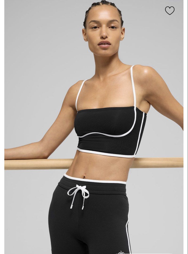 Alo Airbrush Streamlined Bra Tank (Category: Activewear) located in Singapore. Submitted by matchaalatte_ (Listing ID 1444487158, Image 1). Description: Brand new Online retail selling $110 Free tracked mailing.