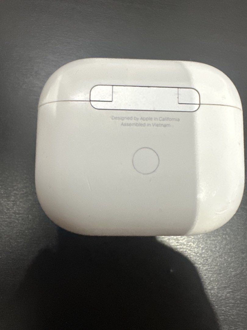 Apple AirPods Charging Case484935557133772800