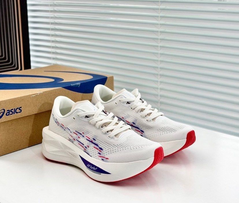 ASICS SONICBLAST Classic Versatile Rebound Running Shoes (White) (Category: Sneakers) located in Singapore. Submitted by sg_vela_professional_seller (Listing ID 1444377325, Image 3). Description: .