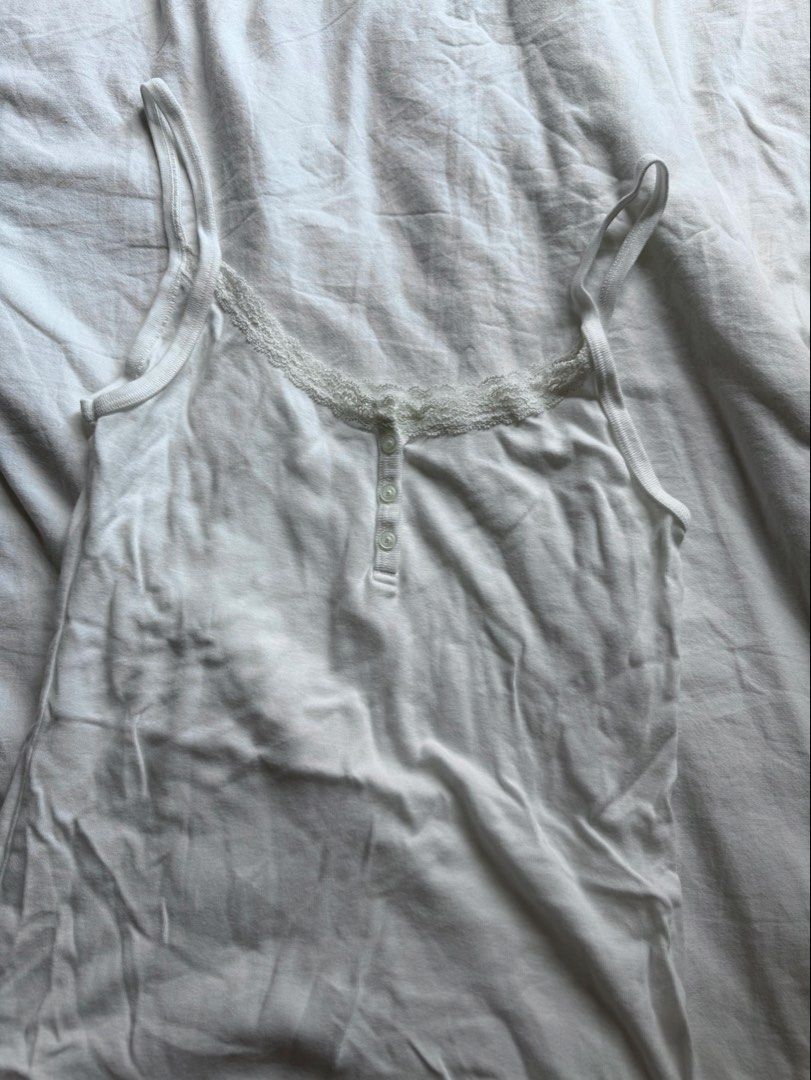 Assorted Brandy AUTHENTIC (Category: Blouses) located in Singapore. Submitted by natattackmack (Listing ID 1444393637, Image 8). Description: All clothes are authentic, some slightly more worn than others. Feel free to PM for more details/about sizing and pricing. More discounts when you buy more. Meet ups at Somerset only..