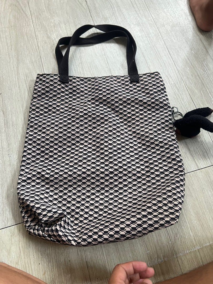 Authentic Kipling Tote (Category: Announcements) located in San Antonio. Submitted by kimbags (Listing ID 1444493866, Image 2). Description: guaranteed authentic Minimal dirt on lining .