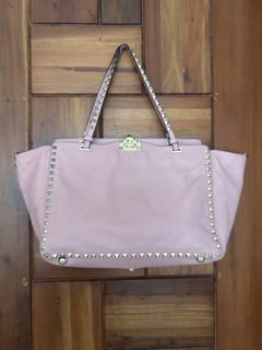 (Category: ) located in . Submitted by jc_closet (Listing ID 1444358241, Image 1). Description: .