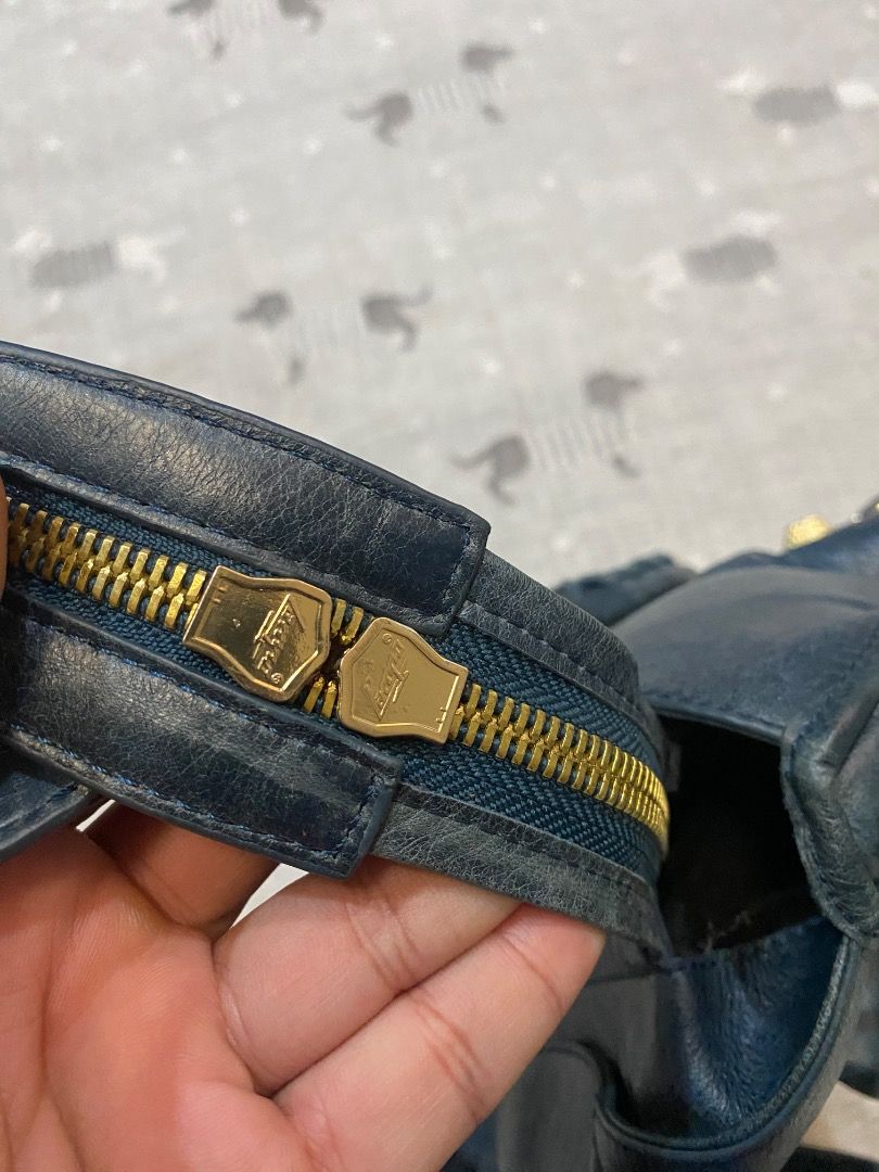 Balenciaga City Bag (Category: Luxury Bags & Wallets) located in Antipolo. Submitted by bentakahitanoano (Listing ID 1444400610, Image 3). Description: Balenciaga Giant 21 Le City Bag An iconic piece from the peak Y2K Balenciaga era! This Le City bag features the highly coveted, chunky Giant 21 gold textured hardware paired with a stunning deep teal/marine blue chèvre leather that has aged beautifully. Condition: Pre-loved with a great vintage ch