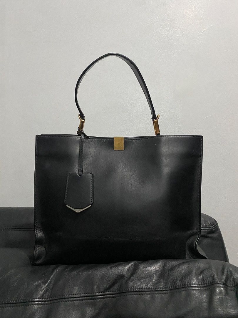 Balenciaga Le Dix Bag (Category: Luxury Bags & Wallets) located in Antipolo. Submitted by bentakahitanoano (Listing ID 1444473638, Image 1). Description: Balenciaga’s “Le Dix” collection, the designer has replaced the distressed leather of the Classic and Giant bags with a smooth, thick leather. The rigid and square shapes of the Le Dix line are hot this season, especially with a simple gold clasp almost in the Hermès style. The handle and mirror