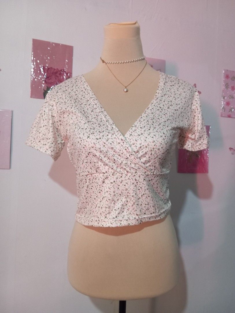 beige flower print women top (Category: Blouses) located in Paranaque City. Submitted by icartph (Listing ID 1444401512, Image 1). Description: SALE‼️PRELOVED 🎀🛍️ — ₱50 only! 💸 — preloved, so manage your expectations — MOP: gcash, shipping via J&T (44 sf within MM) 📍Parañaque City.
