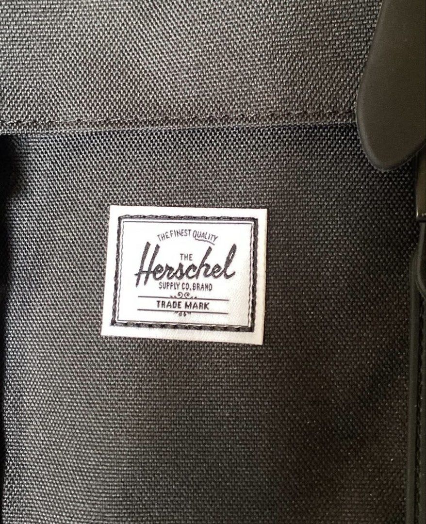 Black Rubber Herschel Little America Classics Backpack (Category: Backpacks) located in Tabuk. Submitted by iinnkk (Listing ID 1444374024, Image 3). Description: Original Rfs: Not using the bag, natatambak lang. Last price posted - Classic black Herschel backpack, brand new with tag. - Spacious main compartment for all your essentials. - Includes a dedicated laptop sleeve. - Perfect for daily use, school, or travel..