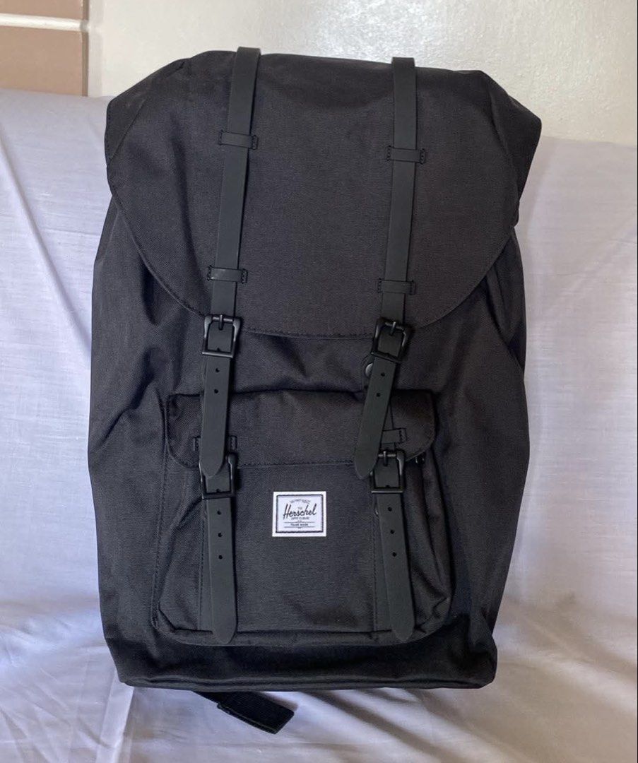 Black Rubber Herschel Little America Classics Backpack (Category: Backpacks) located in Tabuk. Submitted by iinnkk (Listing ID 1444374024, Image 1). Description: Original Rfs: Not using the bag, natatambak lang. Last price posted - Classic black Herschel backpack, brand new with tag. - Spacious main compartment for all your essentials. - Includes a dedicated laptop sleeve. - Perfect for daily use, school, or travel..