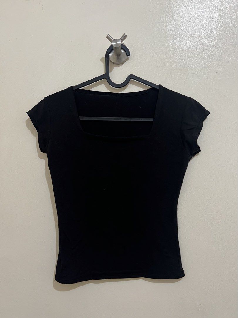 Black Square Neck Top (Category: Shirts) located in Dasmarinas. Submitted by dcarts (Listing ID 1444324223, Image 1). Description: KINDLY READ BEFORE ORDERING 🙇🏻‍♀️ SIZE: s-semi l COLOR: black DETAILS: no flaw/s RFS: decluttering 📍 Dasmariñas, Cavite 💳 MOP: GCash (Cash payment available for meet-ups only) ⤑ Please refer to the photos for measurements (if provided) ⤑ All items are recommended to be washed before use ⤑ Please manage your expect