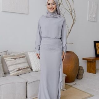 (Category: ) located in . Submitted by wardrobeti (Listing ID 1444445088, Image 1). Description: .