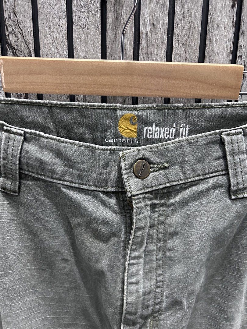 Carhartt Double Knee Cargo Moss Green (Category: Jeans) located in Malasiqui. Submitted by blckfourthrift (Listing ID 1444368122, Image 3). Description: Carhartt Double Knee Cargo Moss Green Relaxed Fit Waist: 34 Length: 42 Leg Opening: 8.5 Issue/s: Holes,Paint stains ,Tattering & Fade .
