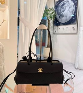 (Category: ) located in . Submitted by onesvintageluxury (Listing ID 1444356765, Image 1). Description: .