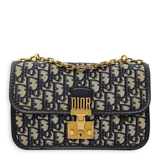 (Category: ) located in . Submitted by luxlexicon (Listing ID 1442218004, Image 1). Description: .