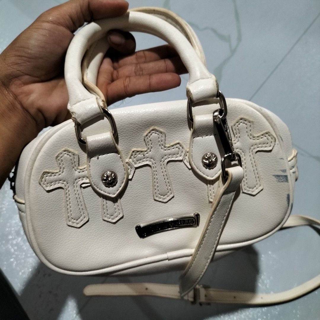 Chrome hearts 2 way hand/Shoulder Bag (Category: Luxury Bags & Wallets) located in Aloran. Submitted by thrift_hunter73 (Listing ID 1444450069, Image 1). Description: Chrome hearts 2 way hand/Shoulder Bag.