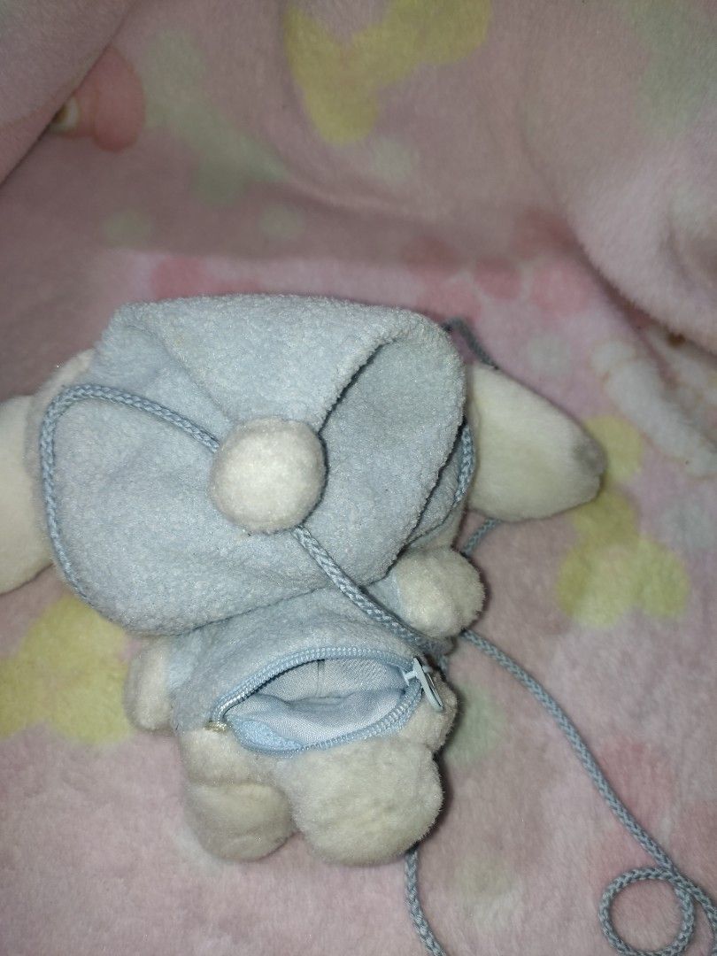 Cinnamoroll coin bag and umbrella (Category: Character Goods) located in Bacoor. Submitted by Exedriae (Listing ID 1444431304, Image 3). Description: coin bag- 450 umbrella-300 if Bundle- 550.